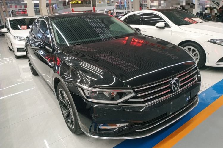 Used Volkswagen Magotan 2020 330TSI DSG Luxury Edition Front Right 45 Deg