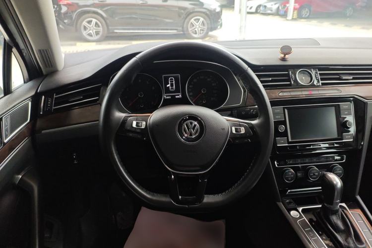 Used Volkswagen Magotan 2018 Facelift 330TSI DSG Luxury Model
