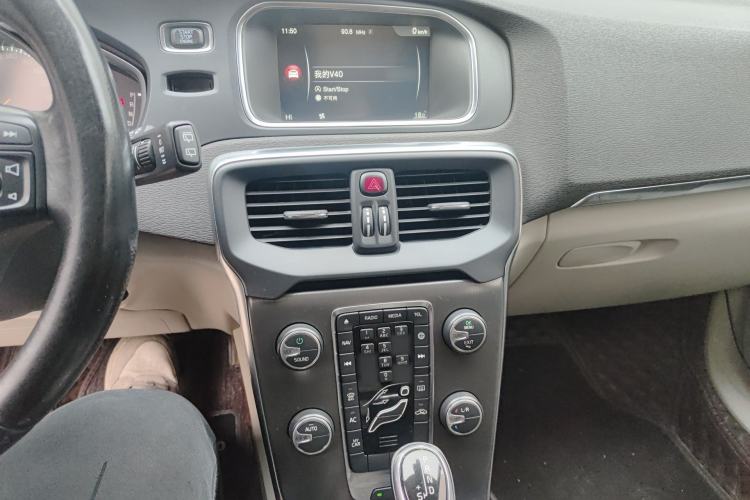 Used Volvo V40 2015 1.6T Zhiyi Edition