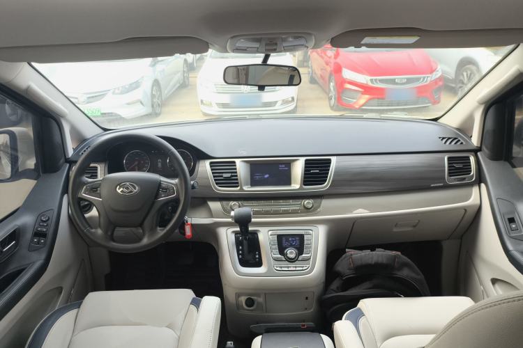 Used SAIC MAXUS G10 2021 2.0T Automatic Elite Edition Gasoline 7-Seater Center Console