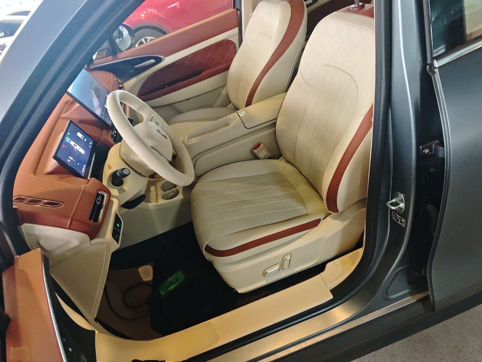 المقاعد الأمامية داخل السيارة