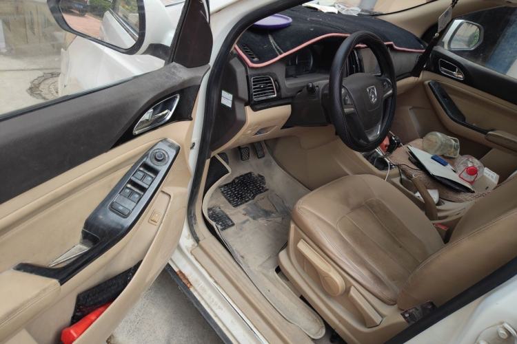 Used Baojun 730 2014 1.5L manual luxury trim 7 seats