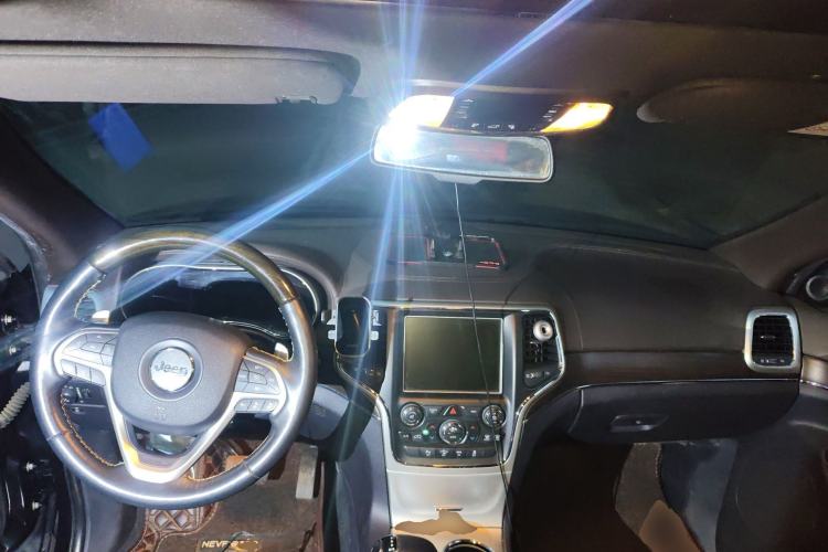 Used Jeep Grand Cherokee 2015 3.6L Luxury Navigation Edition Center Console