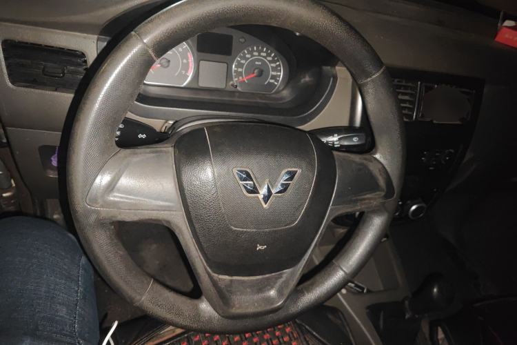 Used Wuling Rongguang V 2016 1.2L Practical Model Non-Power-Assisted Steering Wheel