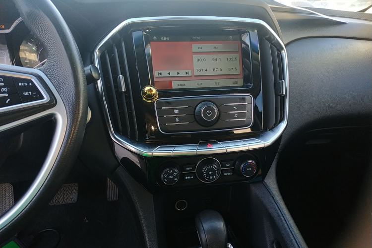 Used JMC Yusheng S350 2016 2.0T Automatic 4x4 Gasoline Luxury Version with Sunroof 7 Seats
