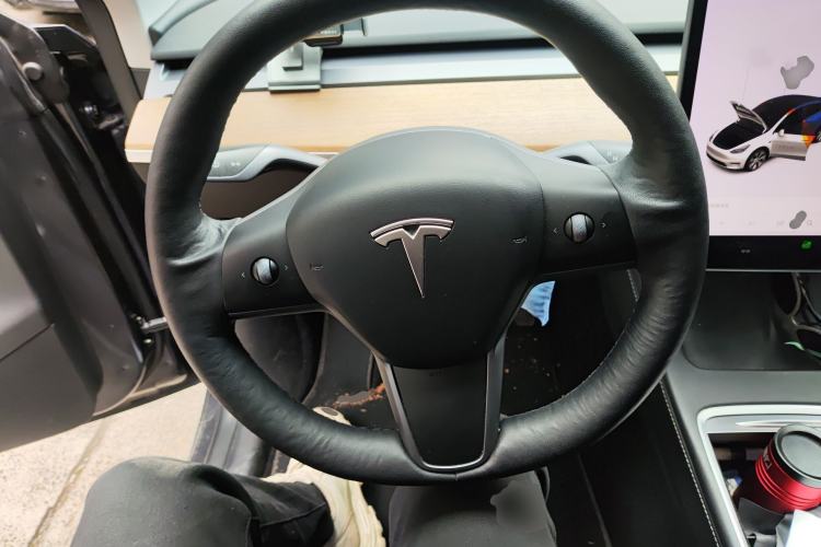 Used Tesla Model Y 2021 Long-Range All-Wheel-Drive Version Steering Wheel