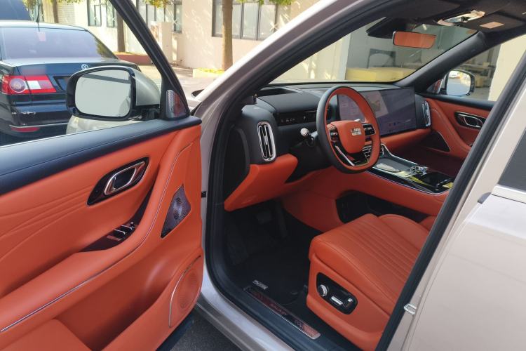 Used Geely Galaxy M9 2025 Model 230km Two-Wheel-Drive Exploration Edition Driver Seat