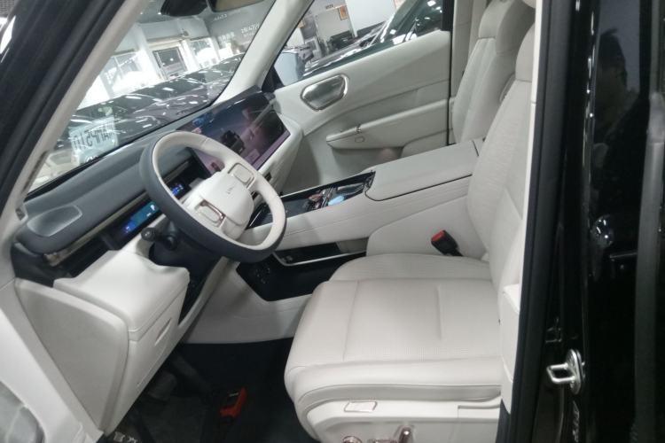 Used Lynk & Co 900 2025 2.0T Exploration Edition
