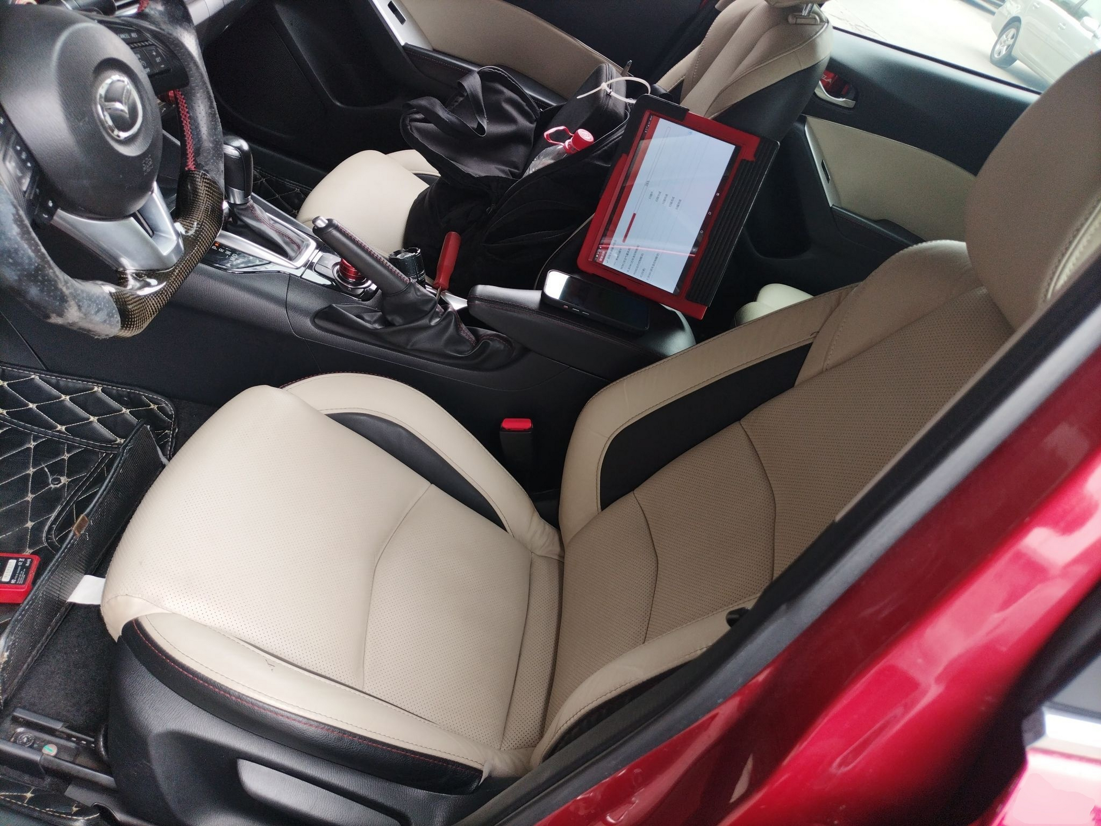 Переднее сиденье в автомобиле