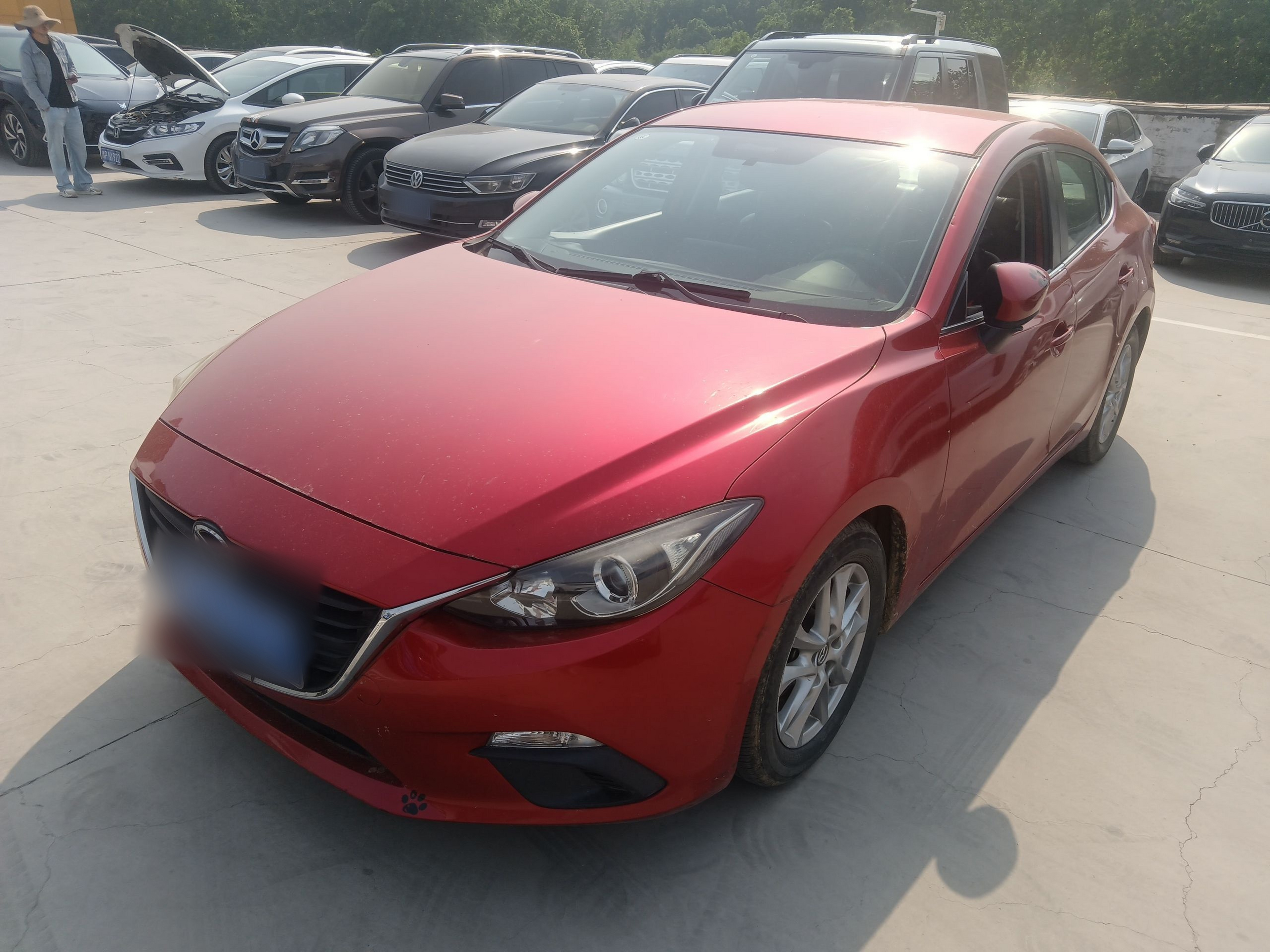 تحت مقدمة السيارة