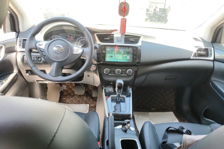 Used Nissan Sylphy 2019 1.6XV CVT Smart Connect Luxury Edition China VI Standard Center Console