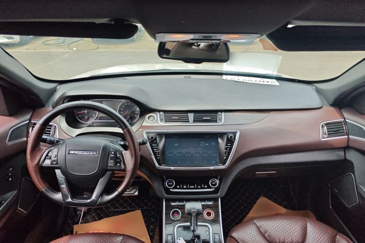 Used Land X7 2015 2.0T Panoramic Prestige Edition Center Console