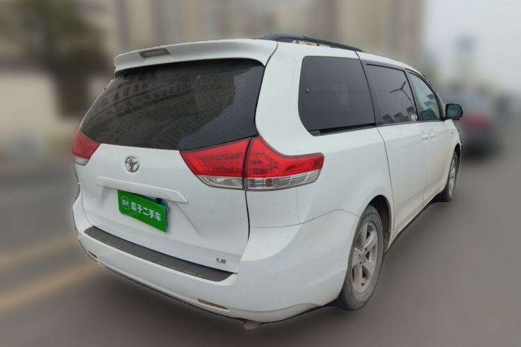 Used Toyota SIENNA 
