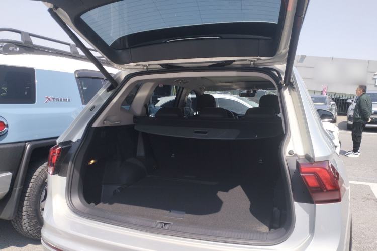 Used Volkswagen Tiguan L 2021 330TSI Automatic Two-Wheel Drive R-Line Enhanced Edition Trunk