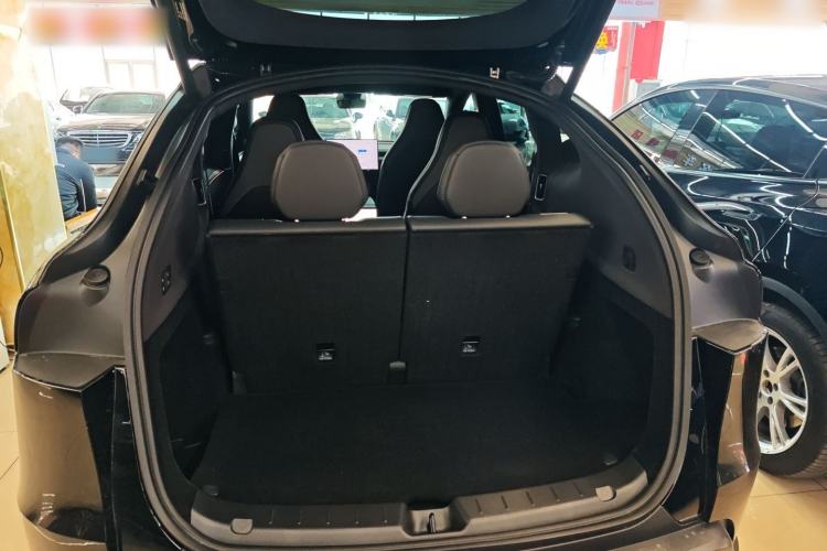 Used Tesla Model Y L 2025 Model Long-Range All-Wheel-Drive Version