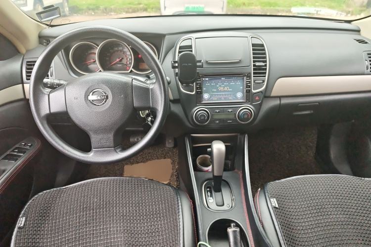 Used Nissan Sylphy 2016 Classic 1.6XE Automatic Comfort Edition Center Console