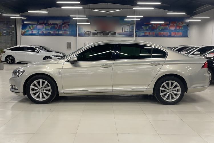 Used Volkswagen Magotan 2019 330TSI DSG Leading Model China VI Standard
