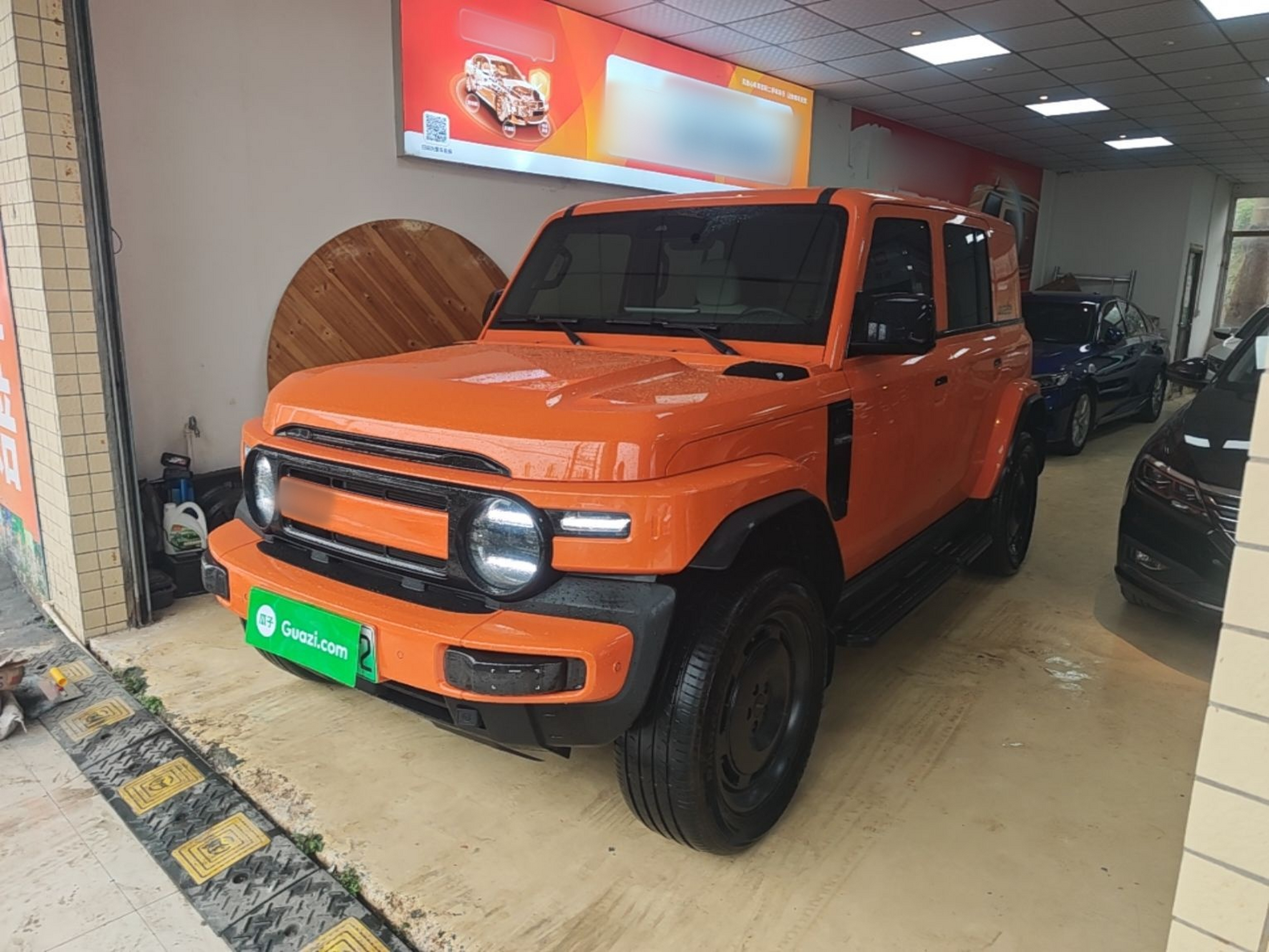 Под передней частью автомобиля