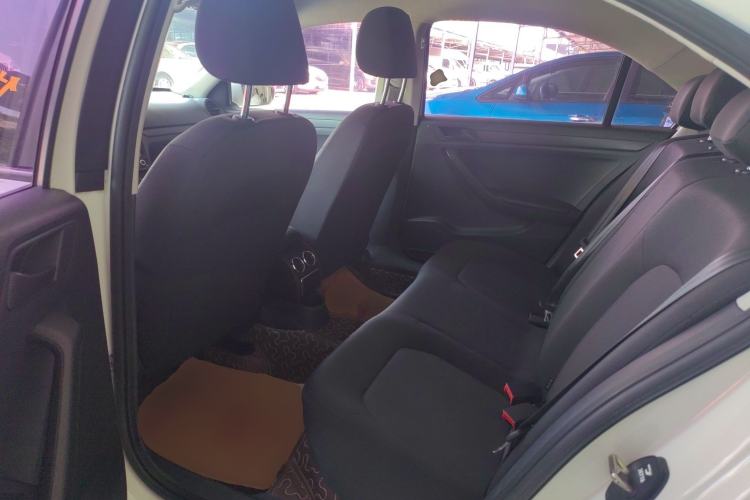 Used Volkswagen Jetta 2015 Value Edition 1.6L Manual Fashionable Style Left Rear Seat