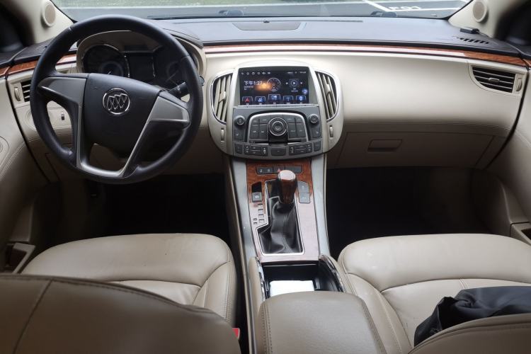 Used Buick LaCrosse 2012 2.4L SIDI Elegant Edition Center Console