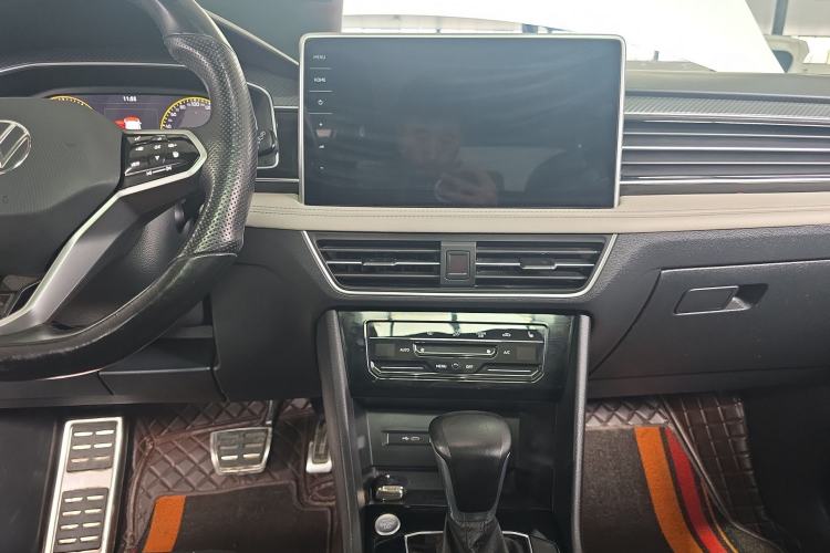 Used Volkswagen Tiguan L 2023 330TSI Automatic Two-Wheel Drive R-Line Enjoyment Edition Center Console