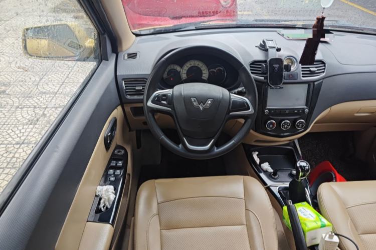 Used Wuling Hongguang 2014 1.5L S Luxury Model Steering Wheel