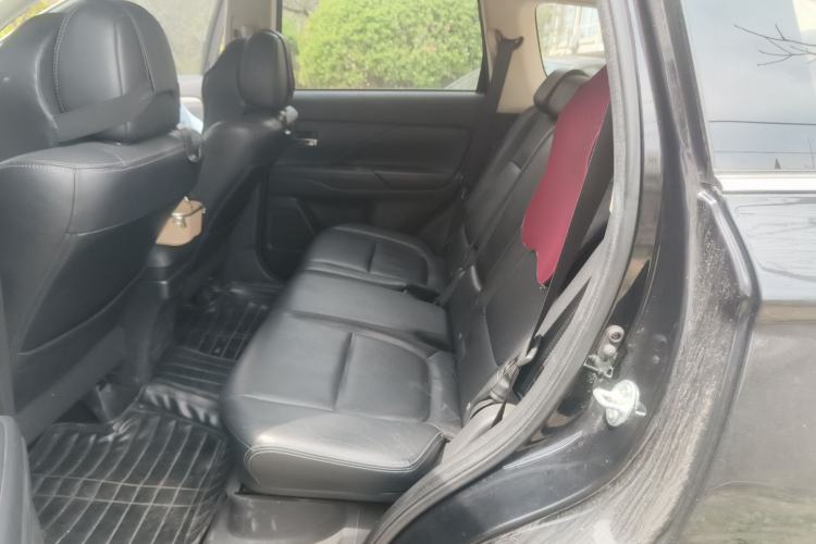 Used Mitsubishi Outlander 2014 2.4L 4x4 Deluxe Value Edition 5 Seats Left Rear Seat