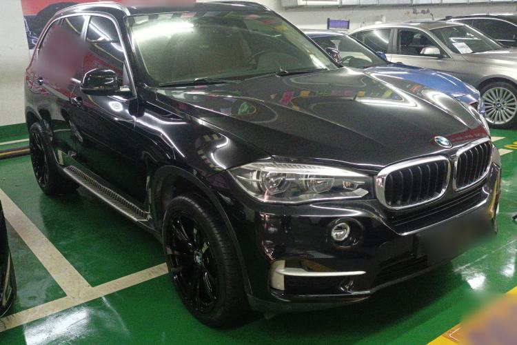 Used BMW X5 2017 xDrive35i Middle East Front Right 45 Deg