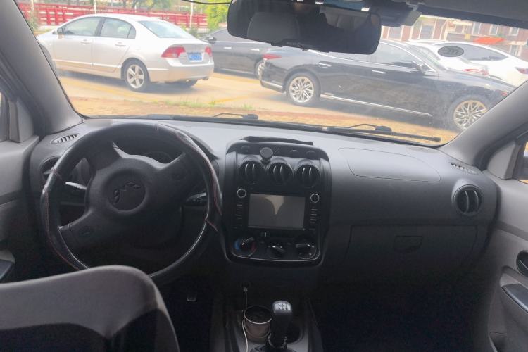 Used Wuling Hongguang 2014 1.2L Base Model China IV Center Console