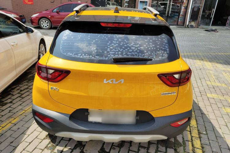 Used Kia kx1 Stonic 2021 1.4L CVT Fun & Sunroof Model
