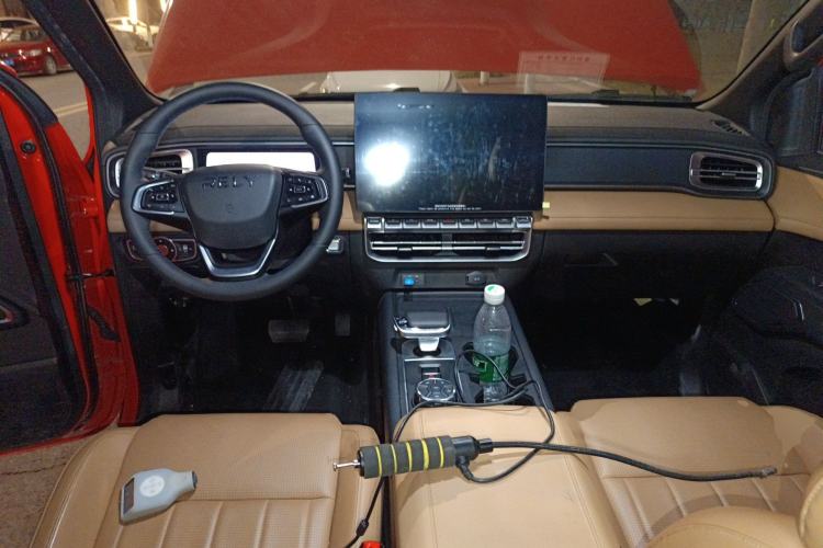 Used RELY Venucia R08 2025 Model 2.3T 8AT 4WD Diesel Standard Box Dream Edition Center Console