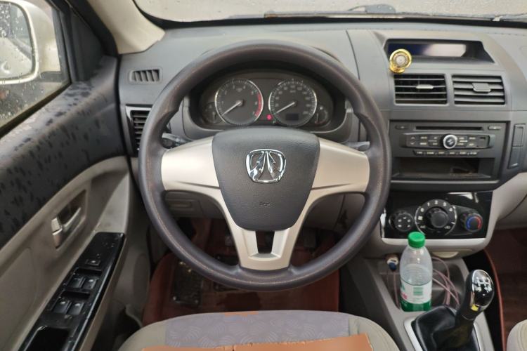 Used BAIC Weiwang M20 2014 1.5L Basic Version BJ415B Steering Wheel