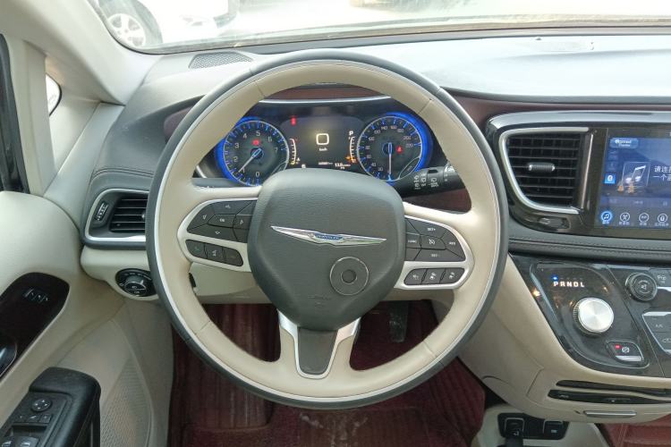 Used Chrysler Grand Voyager 2017 3.6L Premium Edition