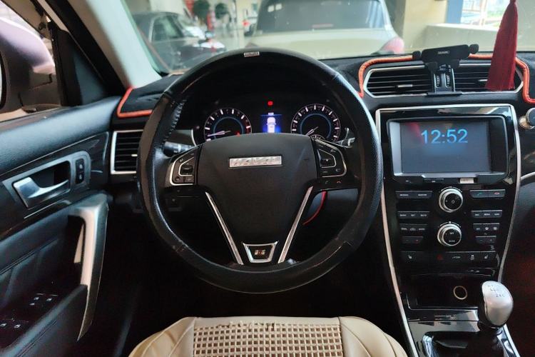 Used Haval H2 2016 Red-Label 1.5T Manual Two-Wheel Drive Luxury Model Steering Wheel