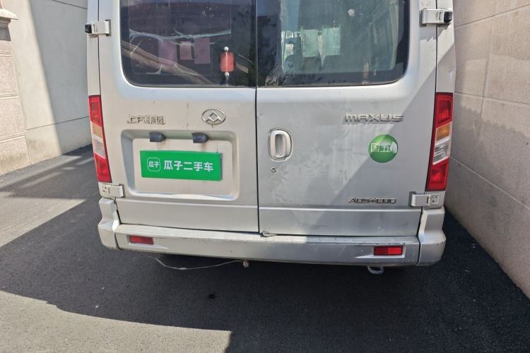 Used SAIC MAXUS Xintu V80 2016 2.5T Manual Aoyuntong National IV Short Wheelbase Mid-Roof 6-Seater

