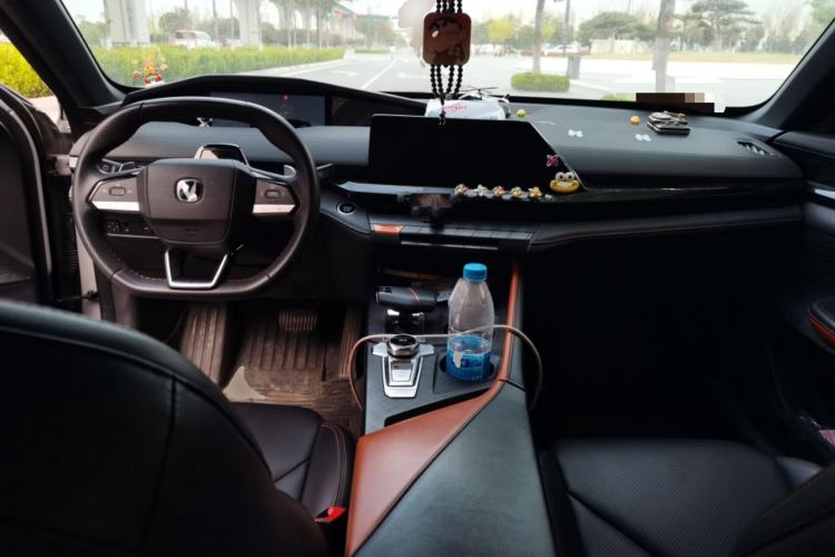 Used CHANGAN UNI-V 2022 1.5T Prestige Version Center Console