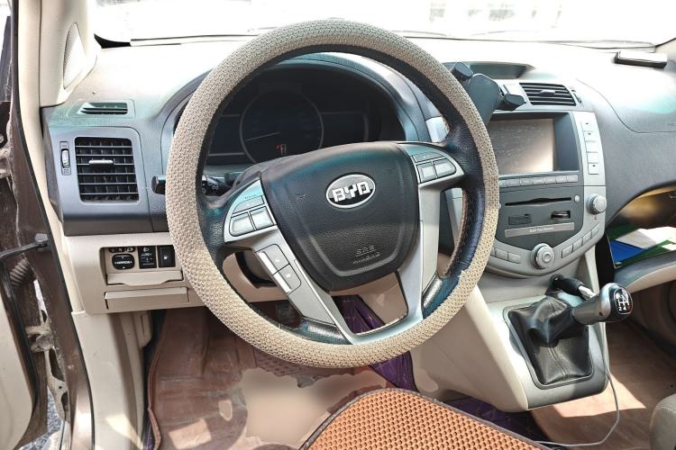 Used BYD S6 2013 Platinum Edition 2.0L Manual Luxury Model
