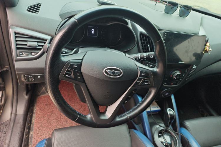 Used Hyundai Veloster 2015 1.6T Automatic Luxury Edition Steering Wheel