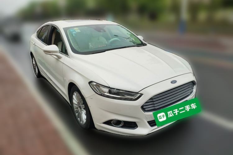 Used Ford Mondeo 2013 2.0L GTDi 200 Luxury Model Front Right 45 Deg