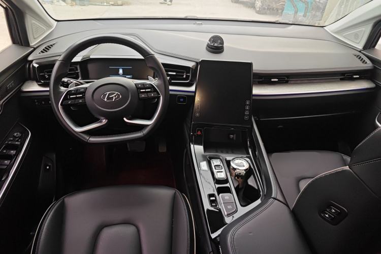 Used Hyundai Custo 2021 380TGDi Smart Love Flagship Edition TOP Premium Center Console