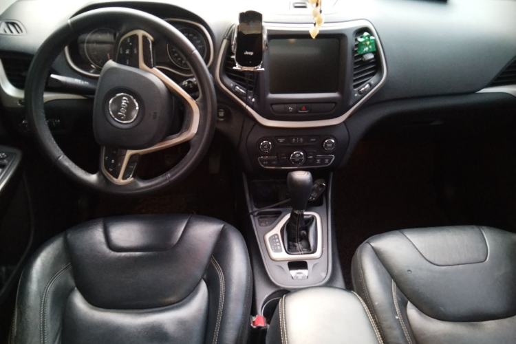 Used Jeep Cherokee 2017 2.0L Superior Edition