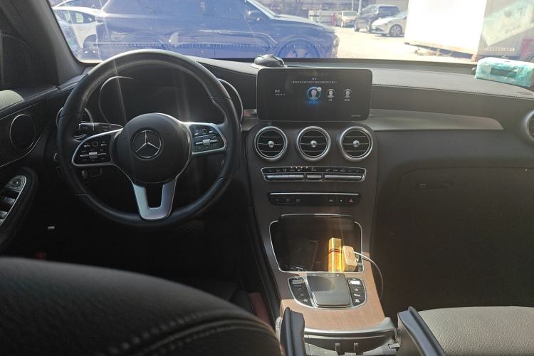 Used Mercedes-Benz GLC 2020 GLC 260 L 4MATIC Luxury Model Center Console