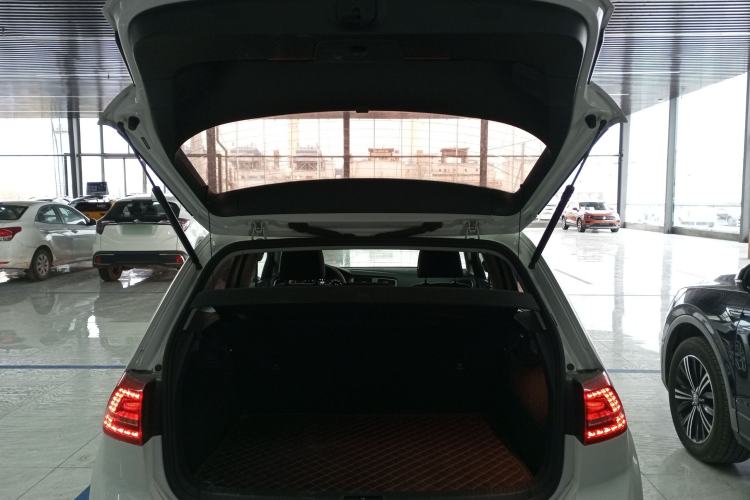 Used Volkswagen Golf 2016 1.6L Automatic Fashion Model