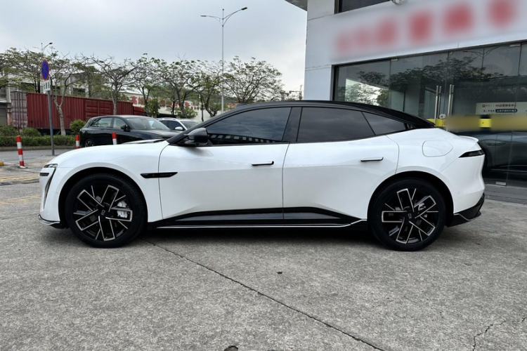 Used Avatr 06 2025 Ultra Pure Electric Edition Exterior 4