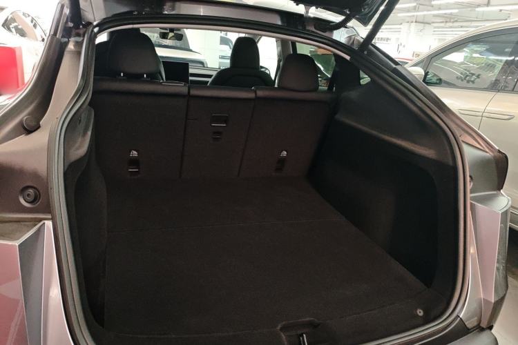 Used Tesla Model Y 2025 Rear-Wheel-Drive Version
