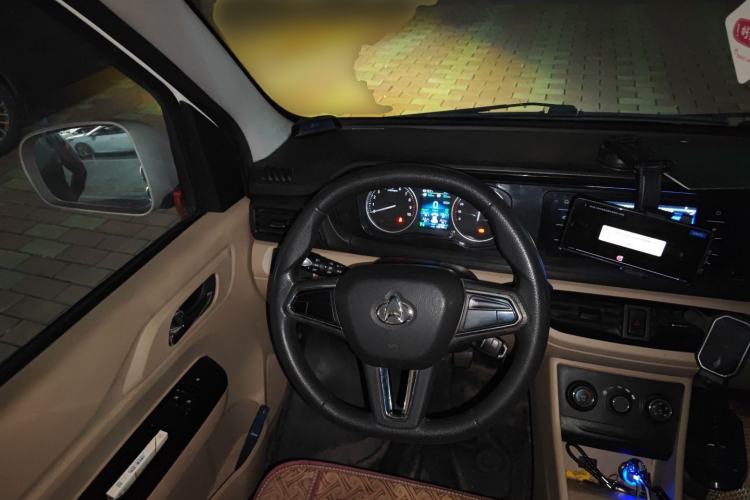 Used CHANGAN KUAYUE Xing V5 EV 2022 6-Seater Passenger Vehicle