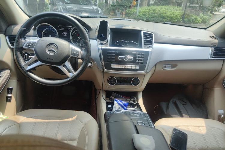 Used Mercedes-Benz GL-Class 2014 GL 400 4MATIC Dynamic Model Center Console