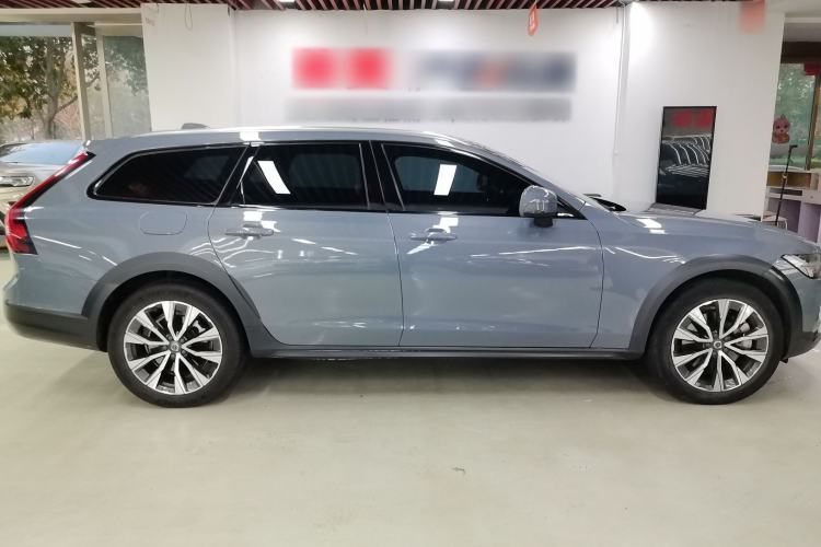 Used Volvo V90 2022 Cross Country B5 AWD Smart Range Edition
