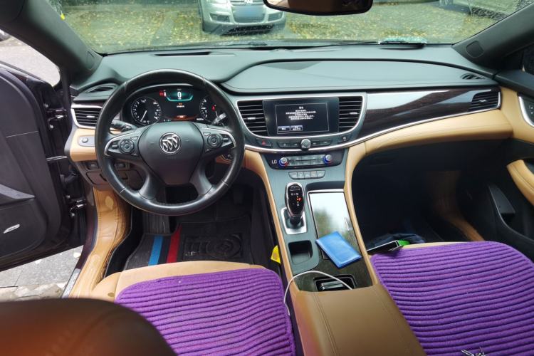 Used Buick LaCrosse 2018 28T Luxury Model Center Console