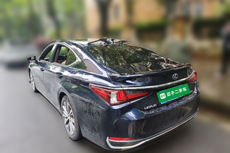 Used Lexus ES 2020 300h Premier Edition Rear Left 45 Deg